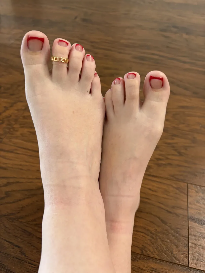 Treated myself to a pedicure posted by TheMenageAToes