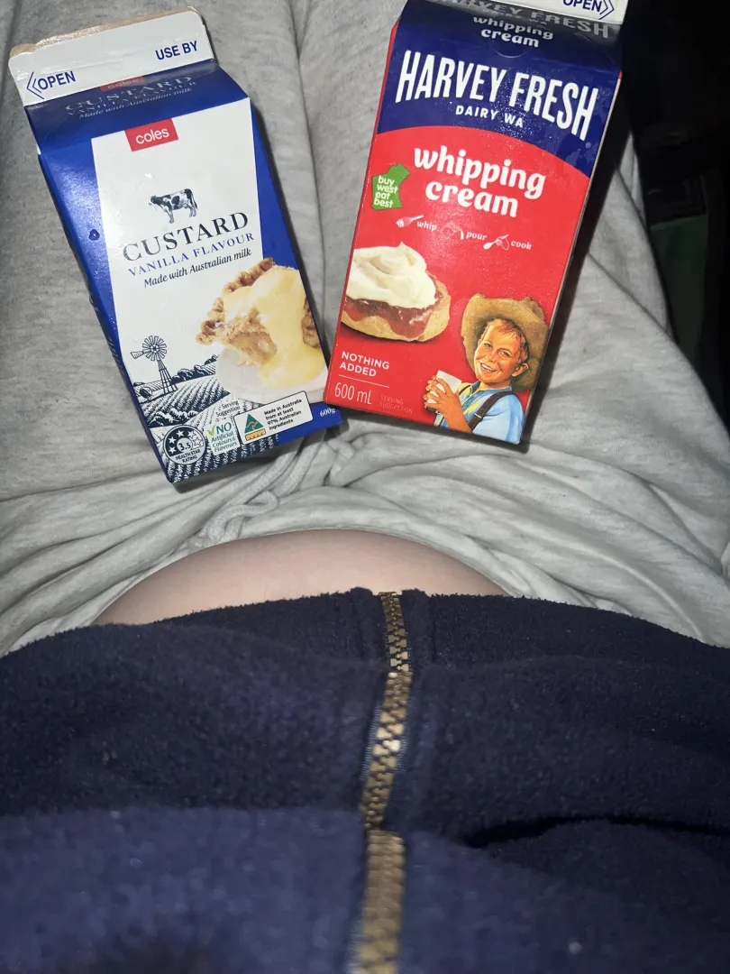 Treating myself to some dessert these joggers gonna feel a bit tight afterwards I reckon.. posted by CarrotCakeCurves