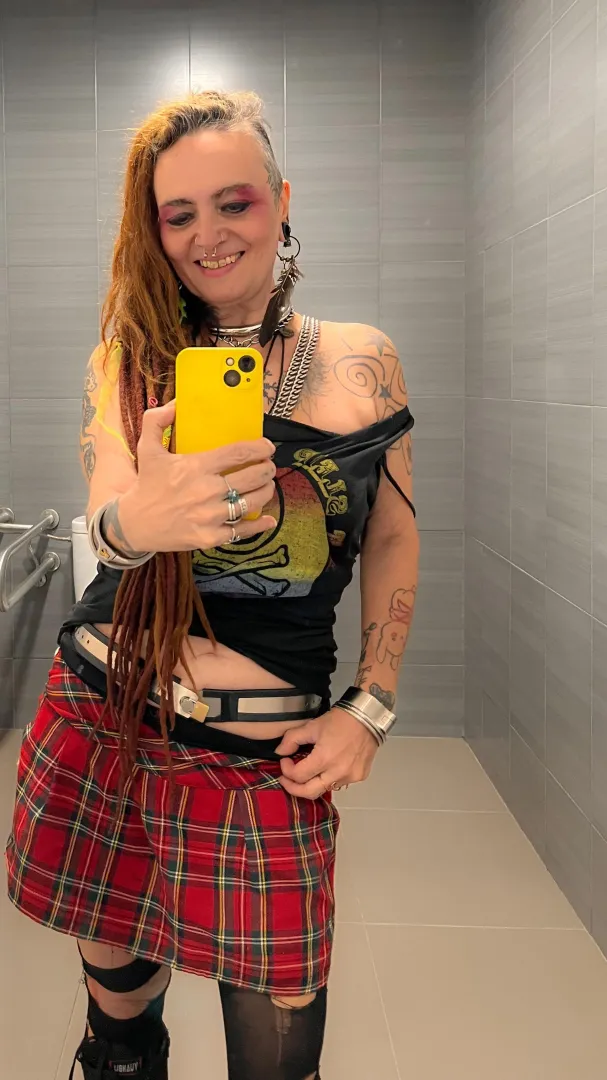 Trying on a new belt today. Not the fanciest, but it gets the job done. posted by MissNekotied