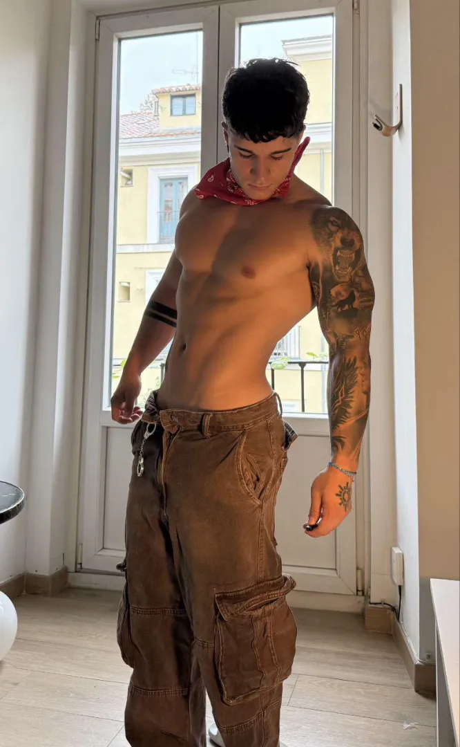 Trying on new outfits posted by bootyy-liciouss