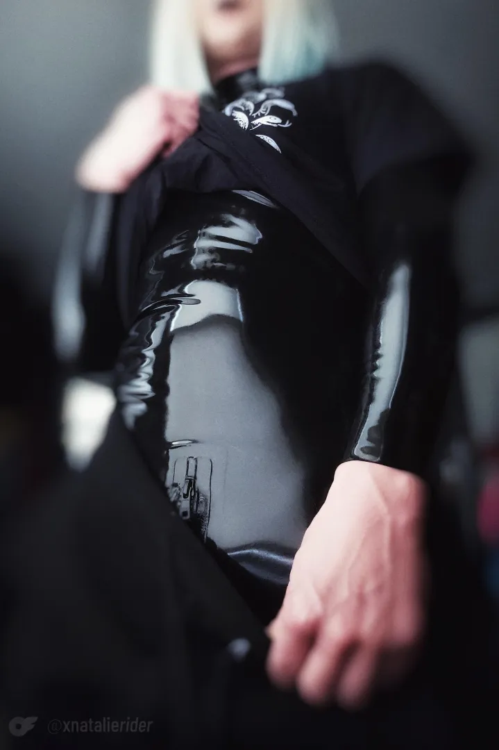 Trying to be inconspicuous til i get to the photoshoot posted by xnatalierider