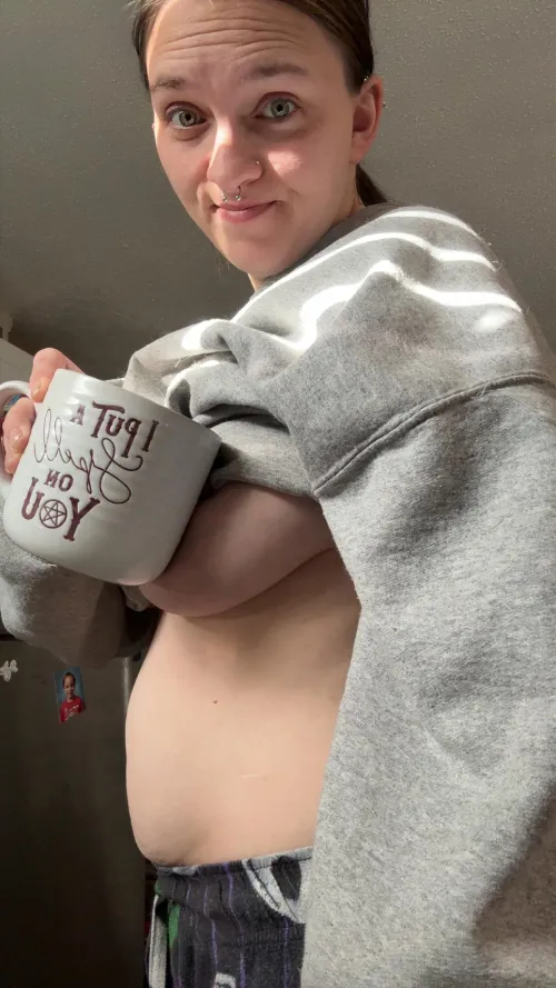 Trying to be sneaky  by brattybiscotti92