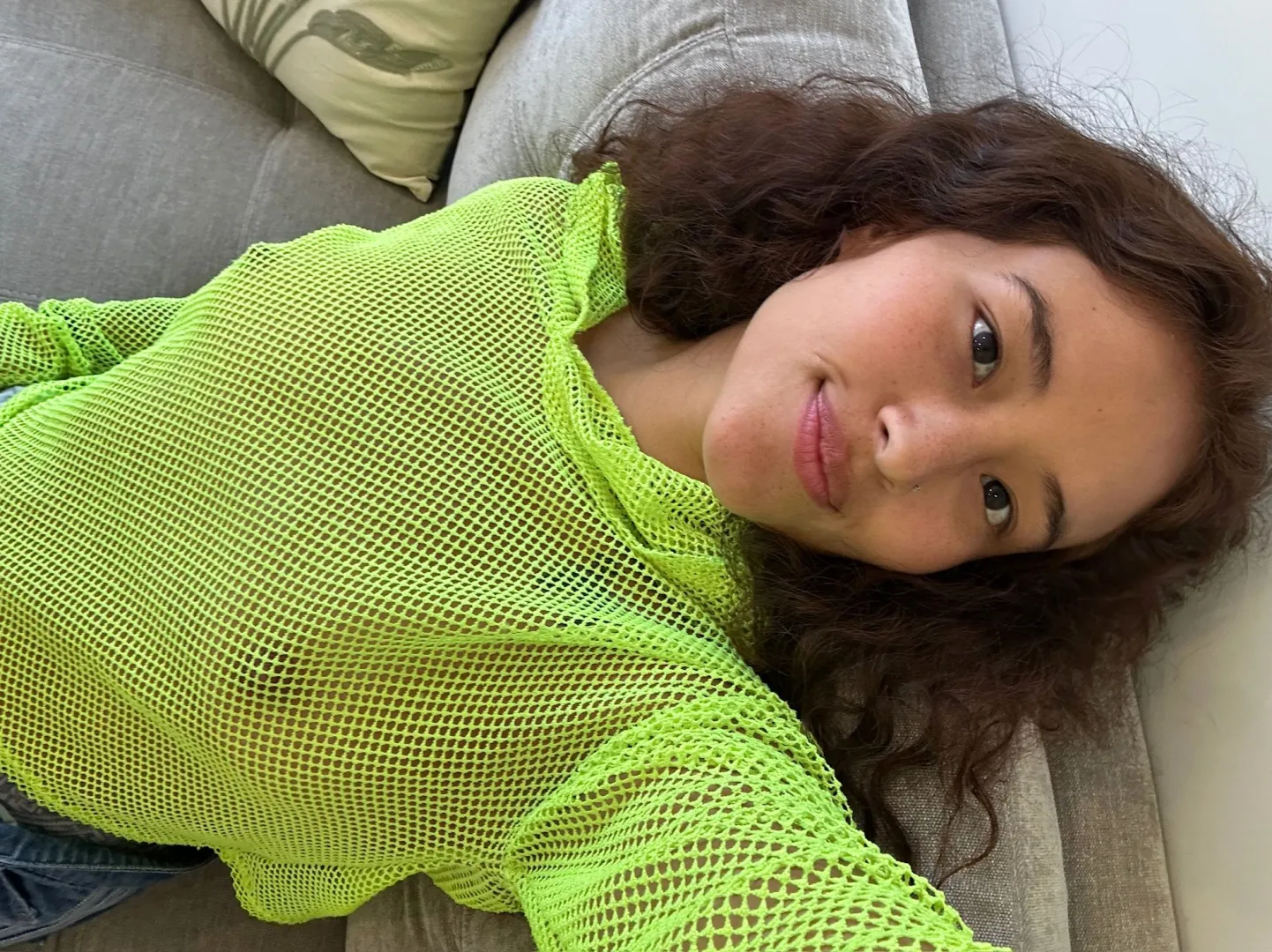 Trying to get your attention posted by Scarlettbechillin