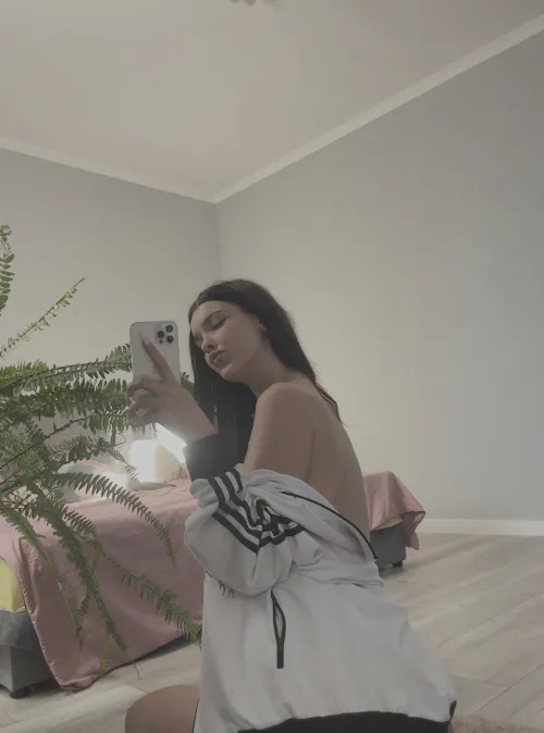 Trying to have a sneaky meet up with a guy twice my age 18F by pinkynoseddd