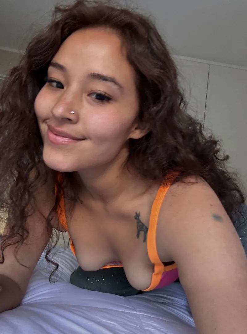 Trying to hypnotize you with my natural peruvian curves posted by ScarlettsSecretDiary