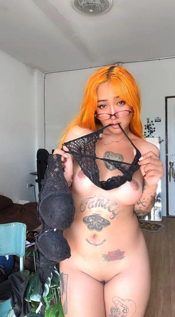 Trying to look sweet and bare at the same time posted by Honeysofftx