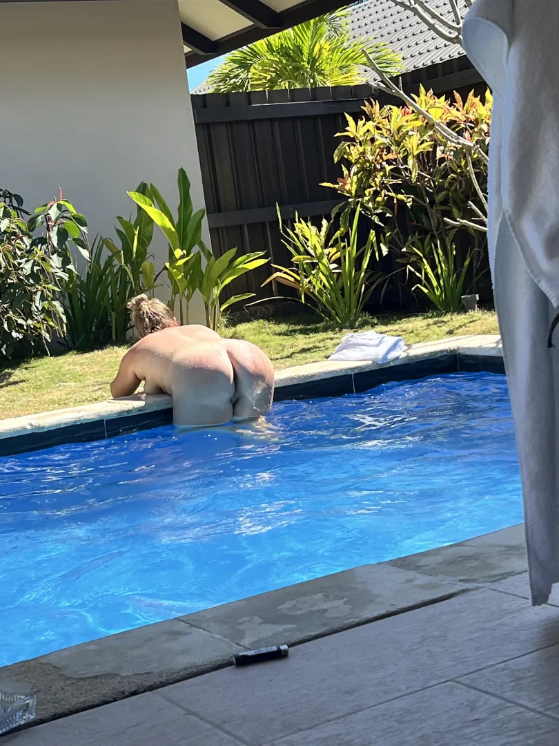 Trying to tempt the Neigbours into a visit posted by CassieAfterDark