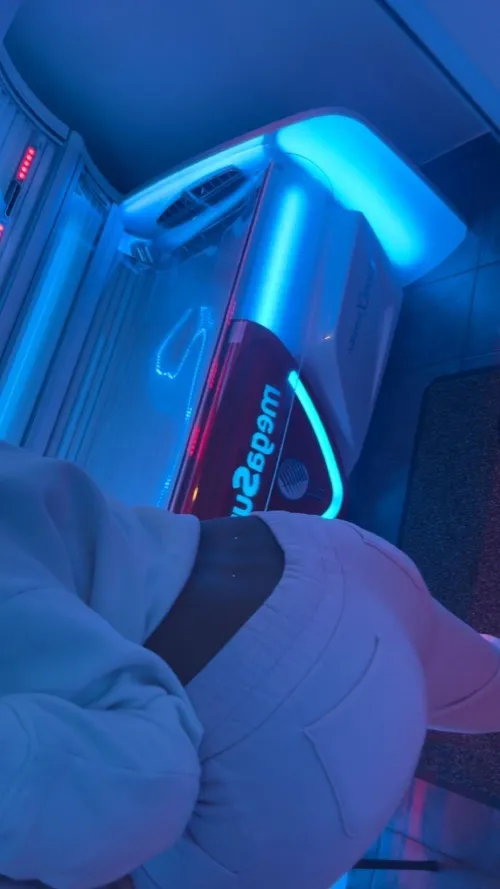 Trykk ⬆️ så sender jeg ️ bilder til deg fra solariumet. by nicolelarsson