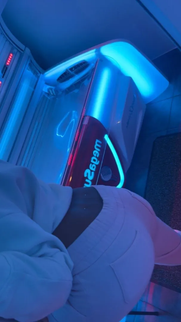 Trykk ⬆️ så sender jeg ️ bilder til deg fra solariumet. posted by nicolelarsson