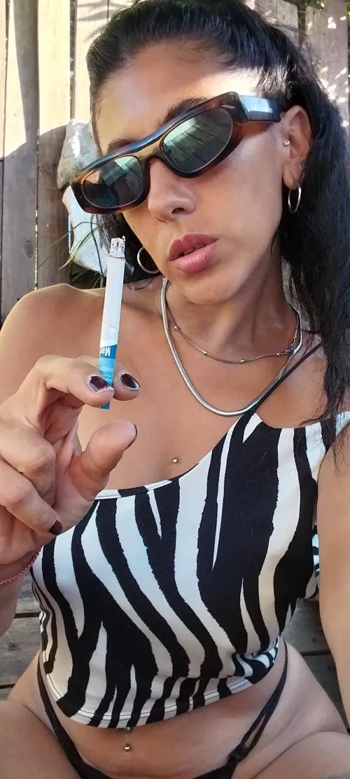 Tu milf fumadora latina muy caliente como el fuego de mi cigarrillo by lilit111