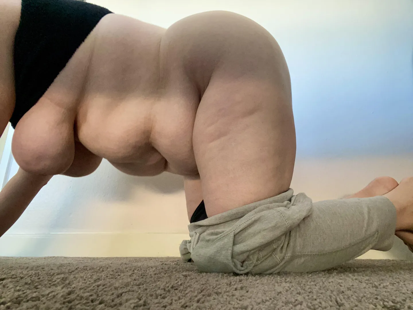 tummy hanging while on my hands and knees posted by chubbyhoneyXO