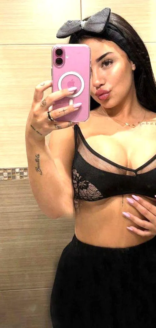 Turning heads without trying posted by SereneSorceressx