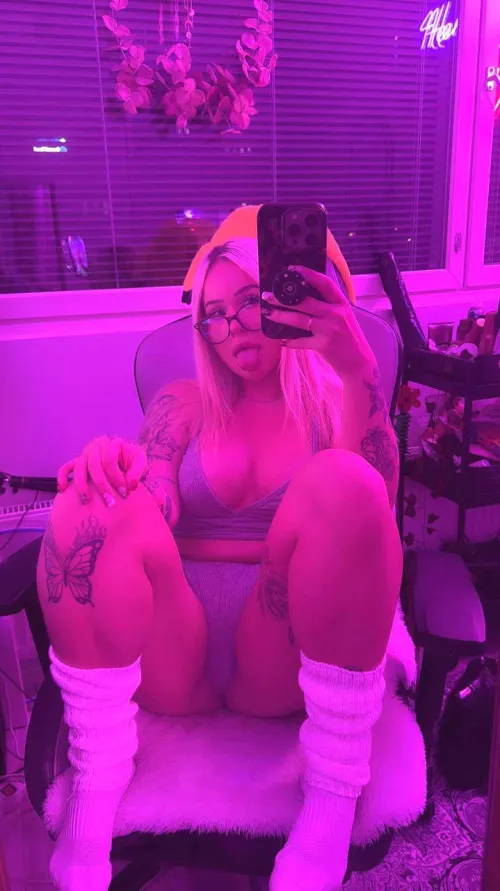 Tuuks keskeyttää mun pelit ja panee? by hennaheidi0