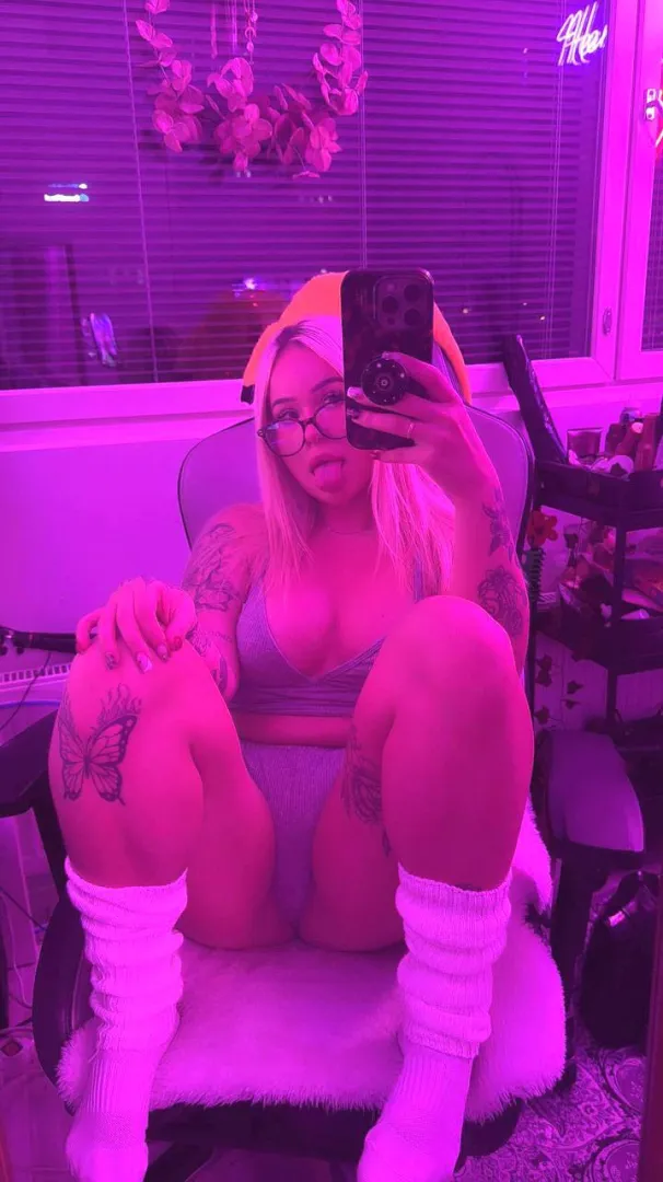 Tuuks keskeyttää mun pelit ja panee? posted by hennaheidi0