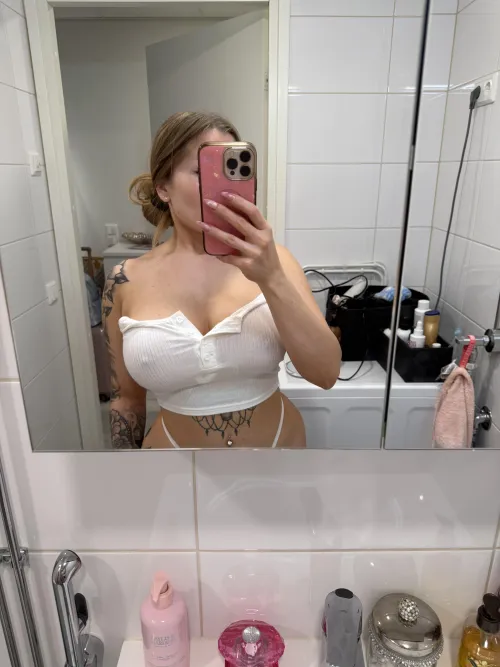 Tuuks riisuun mun paidan?  by Nasulinaa