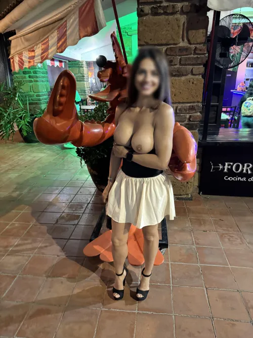 Two reasons to visit this seafood restaurant by L_A-Tina