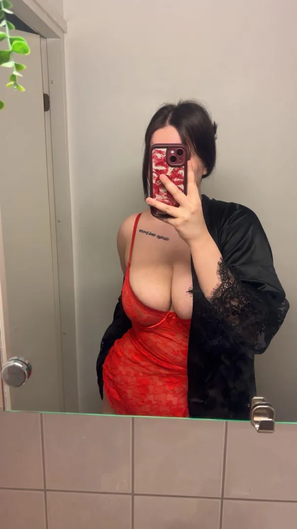 Tykkääks mun mekost.. posted by RelativeHeron4509