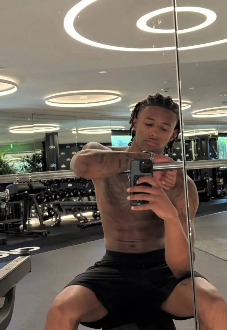 Tyler 19 m looking from girls and women posted by [deleted]