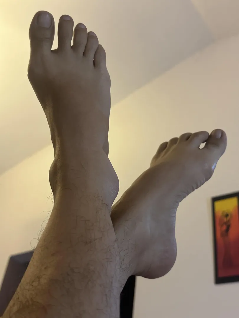 U love my hairy legs posted by Sophie_100usd