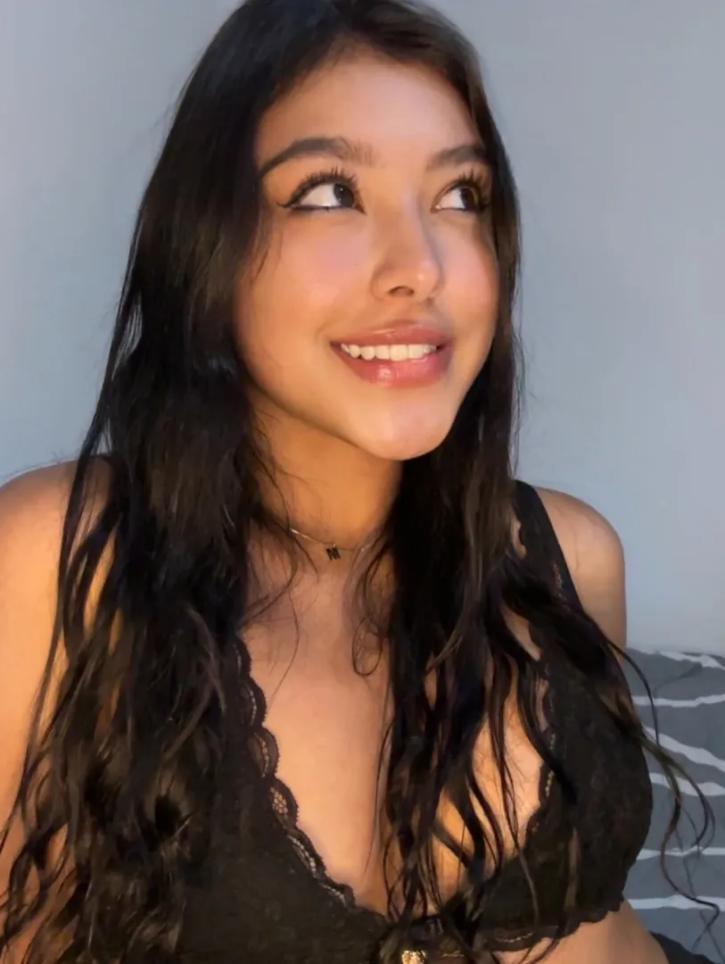 U re my neighbor and u knock at my door and u see me like this posted by HoneyBlooomss