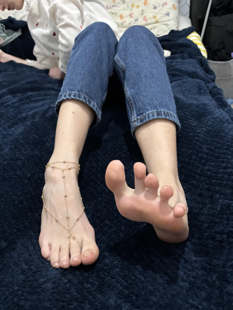 U really want to suck my toes?  [oc] posted by Puzzled_Opening_6530