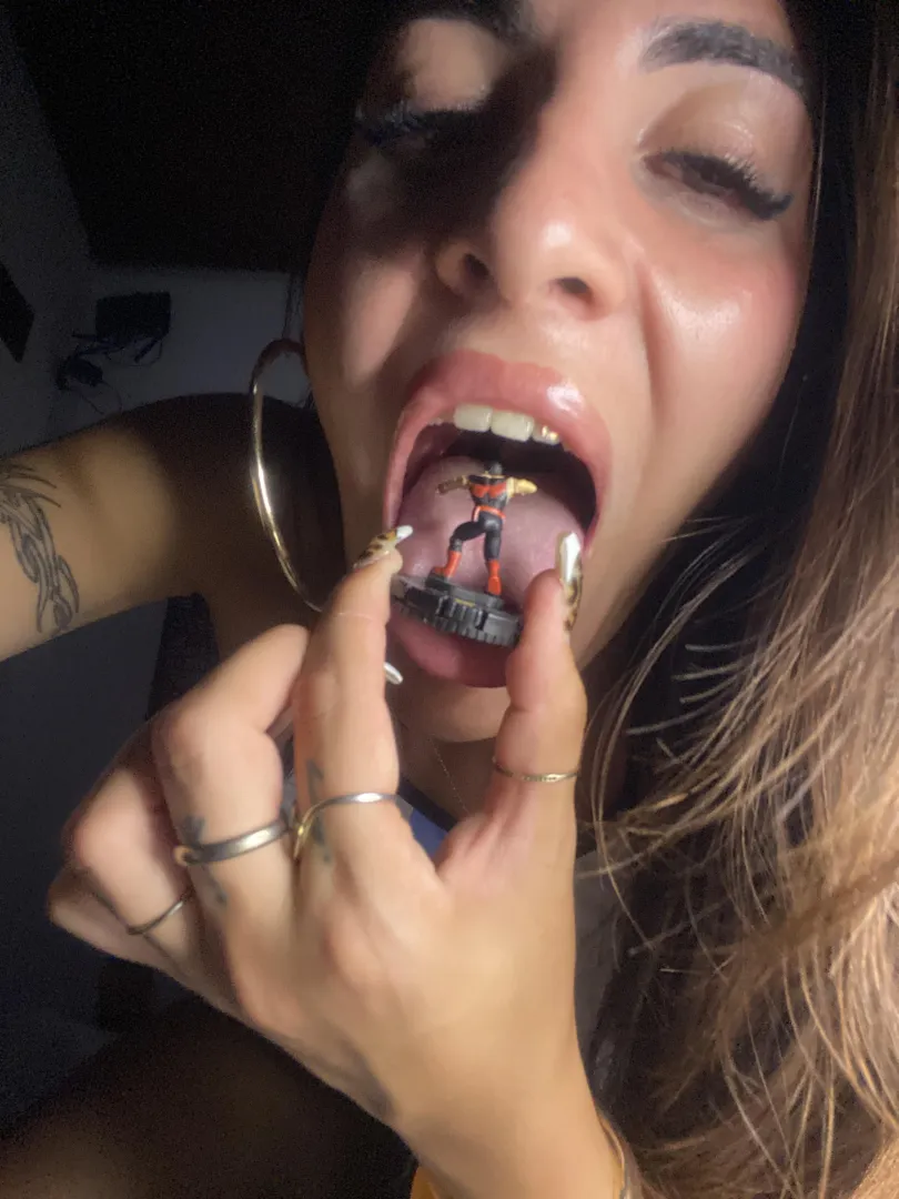 u wont be able to scream once u are inside of my mouth posted by moroch008