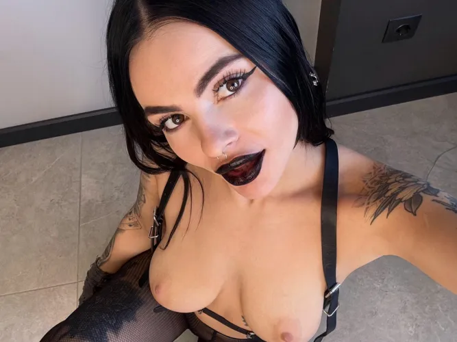 u wouldn't believe the lingerie i bought today. black lace, so sexy. maybe i'll model it for u later ;) by satin_treat