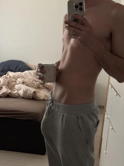 Un café et au boulot, bonne journée les gars ! by SillySwallow