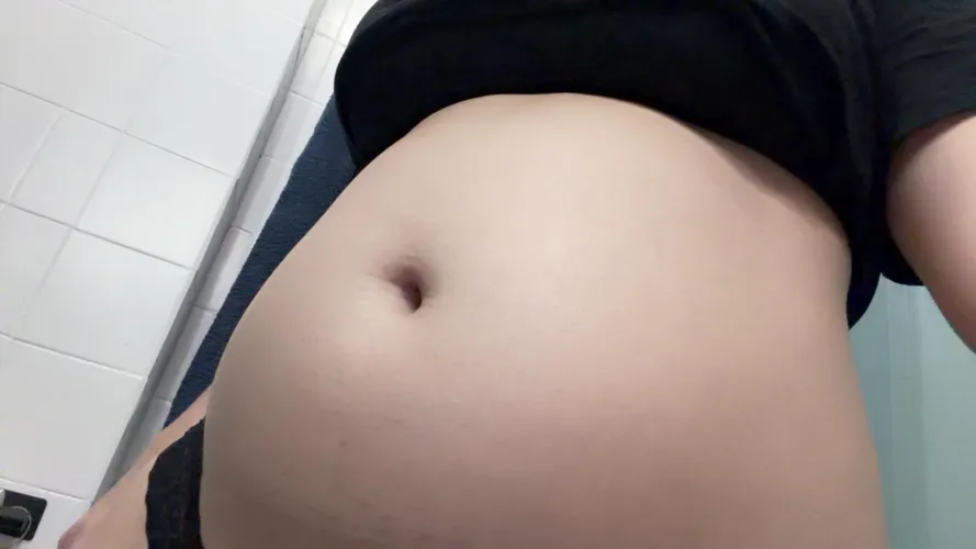 Una gran barriga para aplastarte by kittyourslove