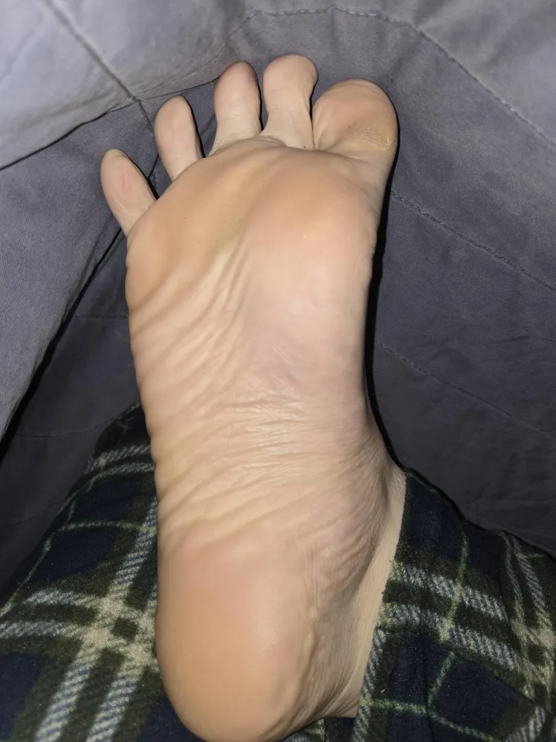 Under the covers posted by tn_tickle_toy