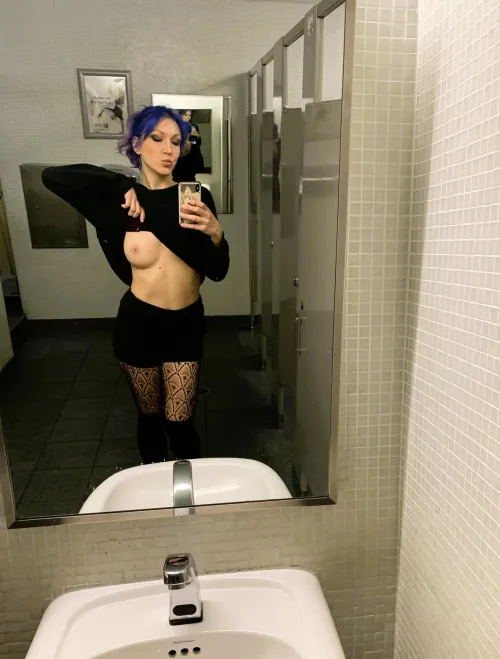 Une petite photo à l'école.  by billyporcelaine