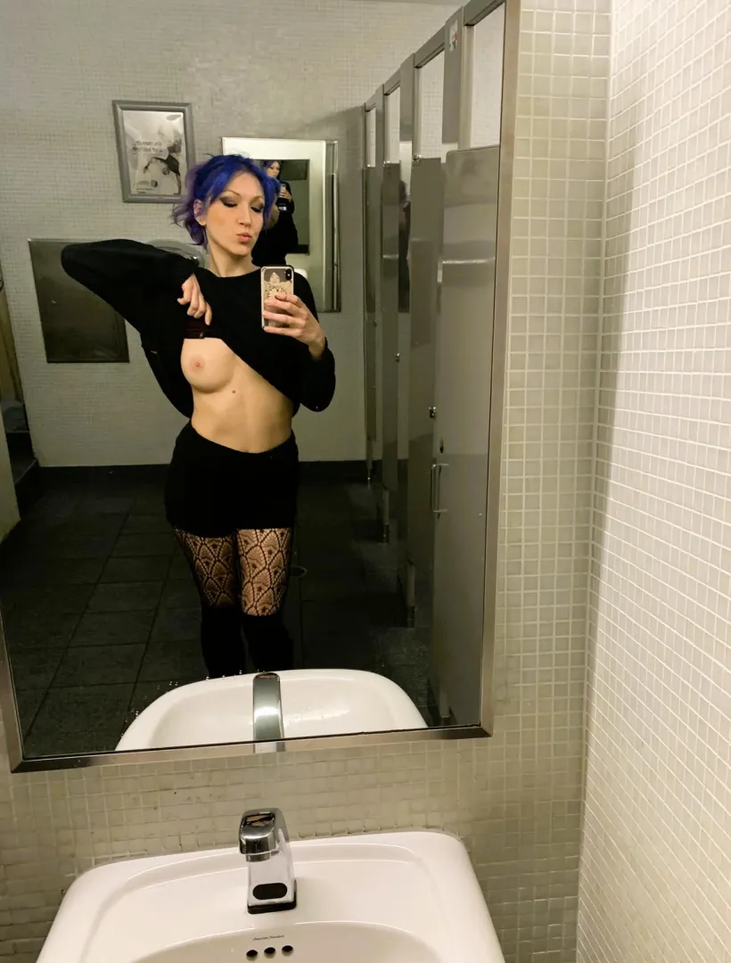 Une petite photo à l'école.  posted by billyporcelaine