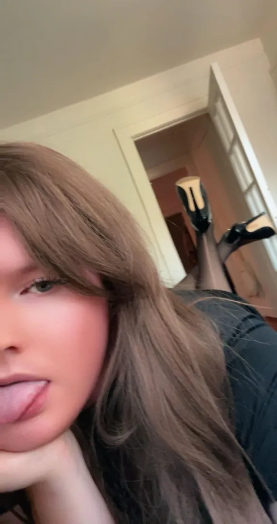 [usa] #nyc looking for people to hang this weekend  posted by xxxmolly_