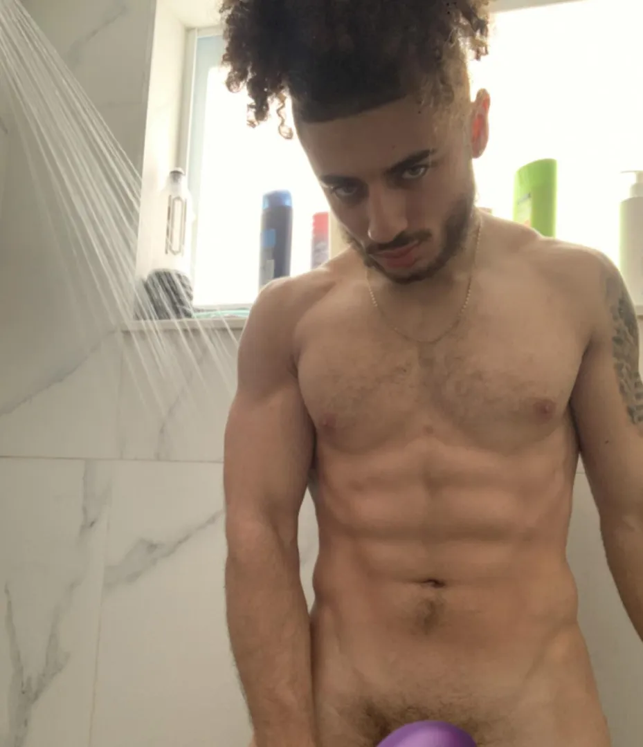 V in the shower posted by exoticpariss