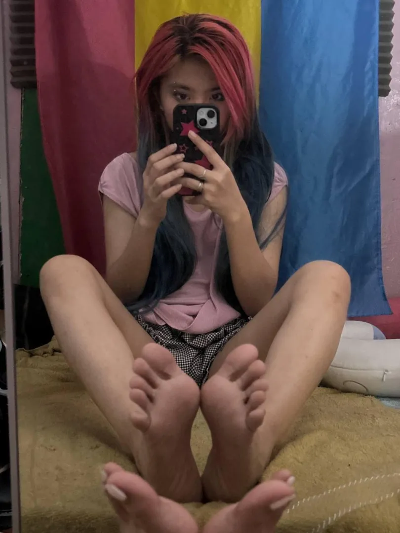 Valentine’s Day is temporary but you kneeling and worshiping these soles of mine is permanent  posted by Bright-Mycologist-32