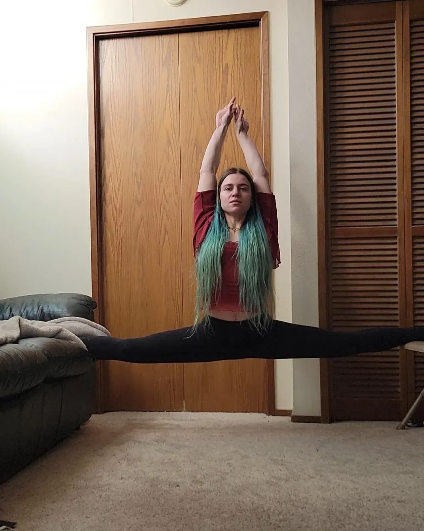 Van Damn! (oc) posted by KinkyContortionist