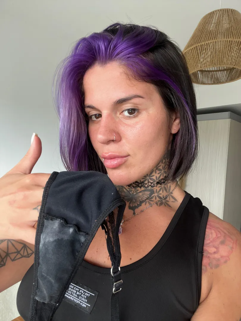 Ven a limpiarlas con tu lengua posted by girlytattoo