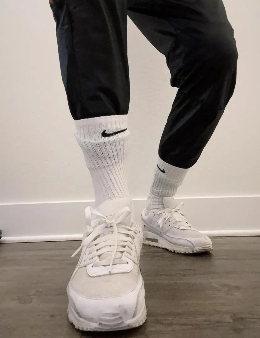 Vers guy into socks sneakers feet spit sniff size 12 posted by energy_90