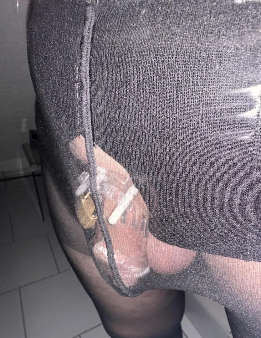 Verschlossen und bestrumpft posted by Bikerl69