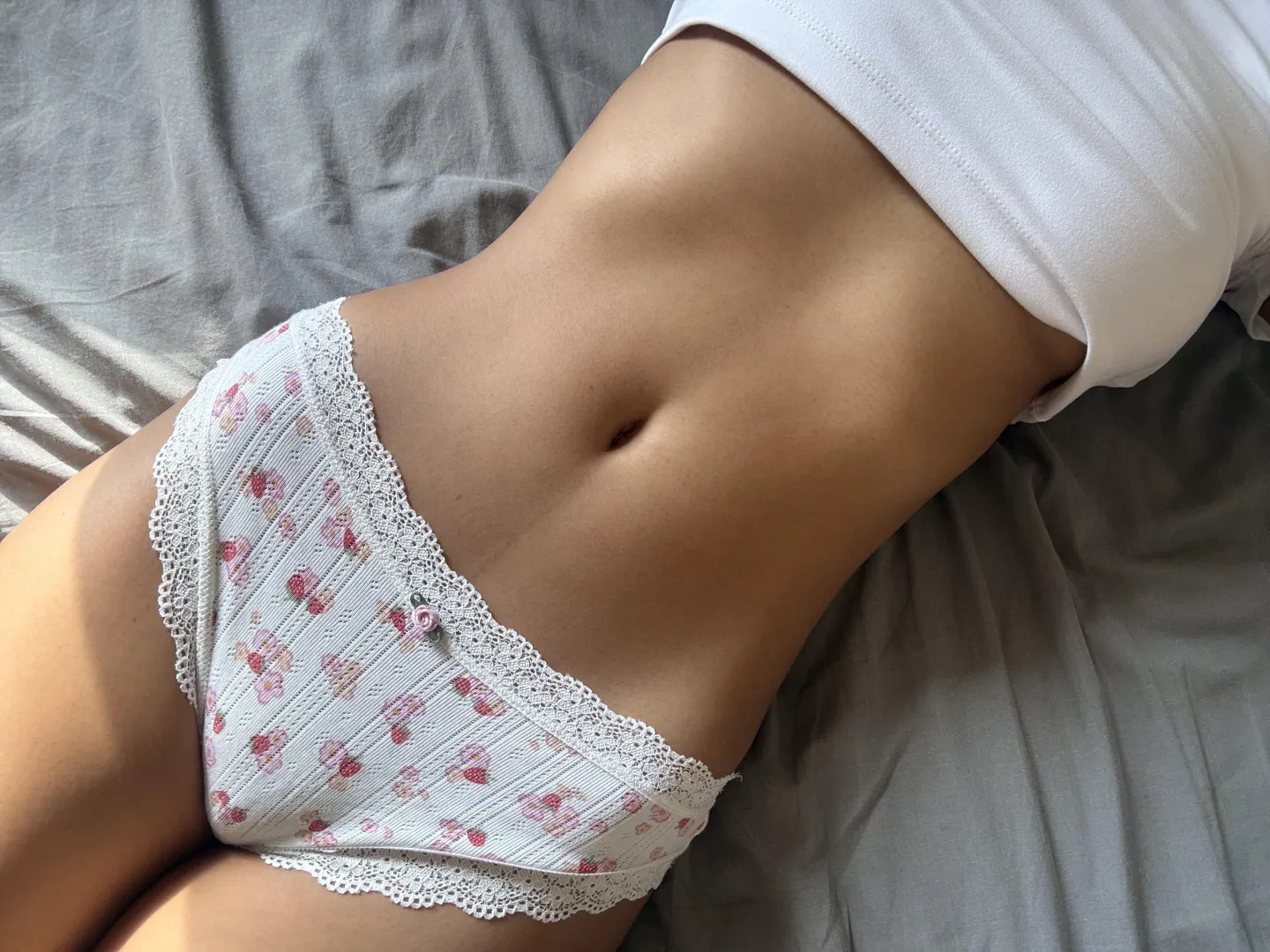 Vertical belly button supremacy posted by littlebrowngirl06