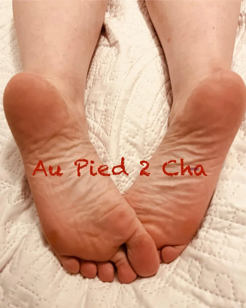 Viens lécher  posted by AuPied2Cha