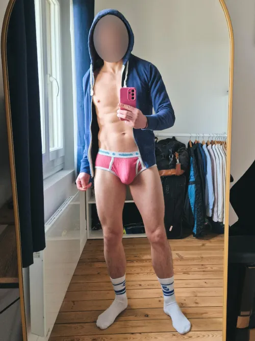 Vous aimez les couleurs? by AdamFitSock_Red