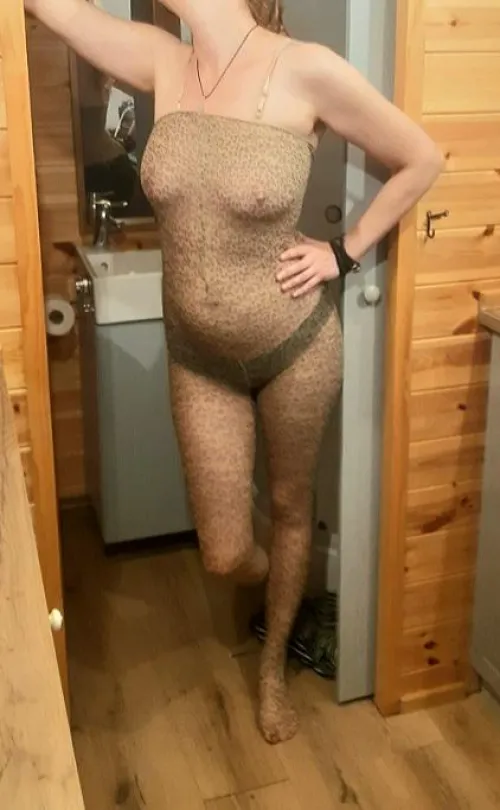 Vrouw is klaar voor vertrek naar de Casa Blanca in Eksel! Wie eerst? by OyeBeltalowda