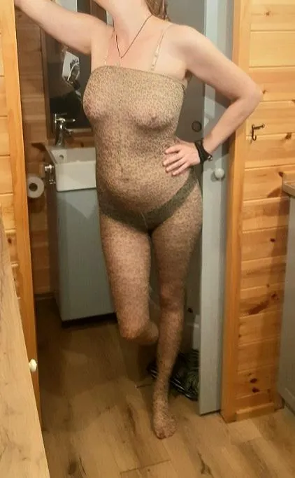 Vrouw is klaar voor vertrek naar de Casa Blanca in Eksel! Wie eerst? posted by OyeBeltalowda