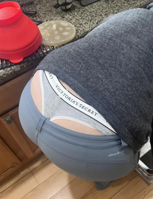 VS peeking out by MilfWife51