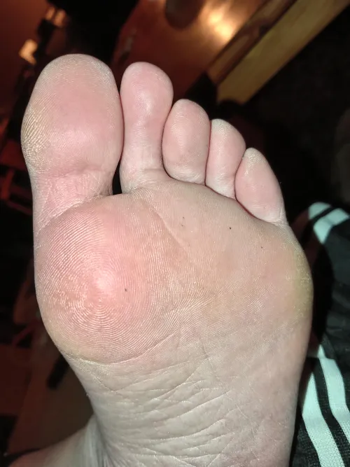 Vu d'en dessous c'est pas mal aussi  by Mysweetyfoot_