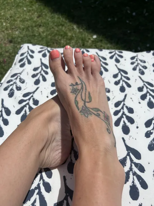 Waiting for that sun to come back by myprettyfeet6969