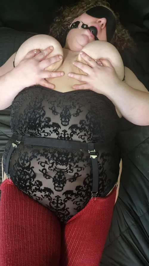 Waiting to be tied up... by LenoreQD