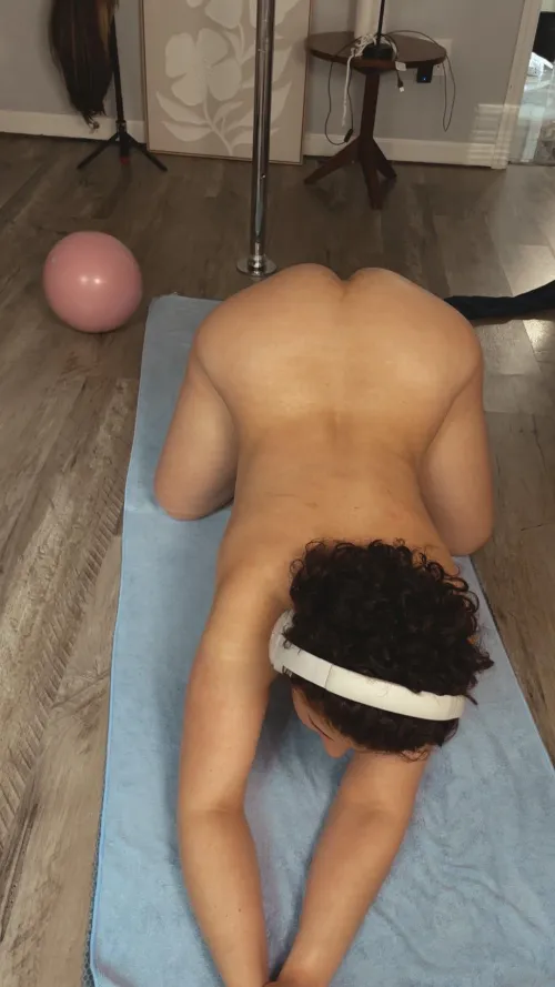 Waking up with a stretch by lolalovez23