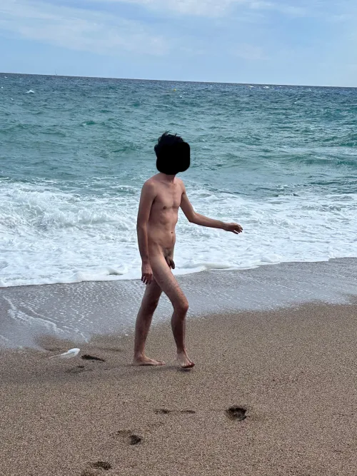 Walking in my favourite outfit by ttNUyzu